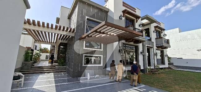 1000 YARDS 11 STREET OFF KH E SEHAR* *PROPER ONE UNIT BUNGALOW*