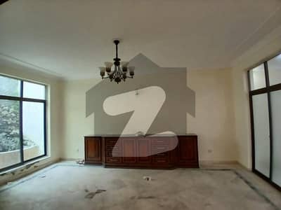 House For Grabs In 1066 Square Yards F-8