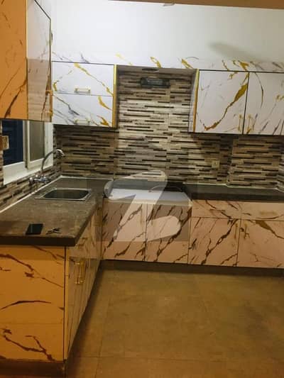 Prime Location In   Nishat Commercial Area 1750 Square Feet Flat For Rent