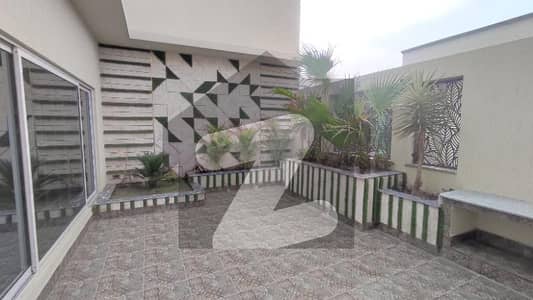 پنجاب گورنمنٹ ایمپلائیز سوسائٹی لاہور میں 5 کمروں کا 1 کنال مکان 8.9 کروڑ میں برائے فروخت۔