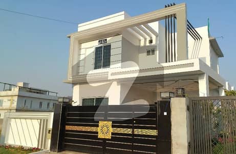 ڈی ایچ اے ڈیفینس فیز 2 ڈی ایچ اے ڈیفینس,اسلام آباد میں 4 کمروں کا 5 مرلہ مکان 3.5 کروڑ میں برائے فروخت۔