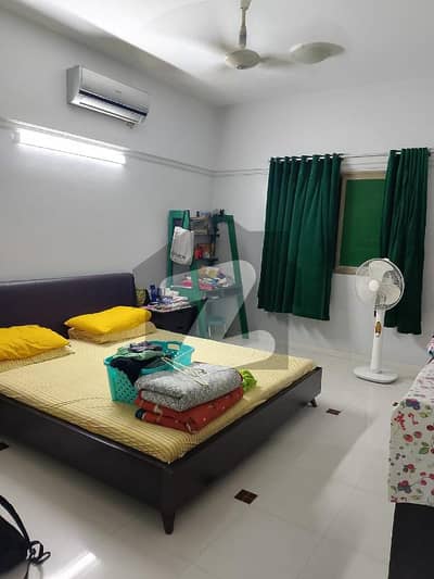 4 BED FLAT FOR RENT CIVIL LINES CLIFTON WITH EXTRA TERRACE AND 2 CARS PARKING.