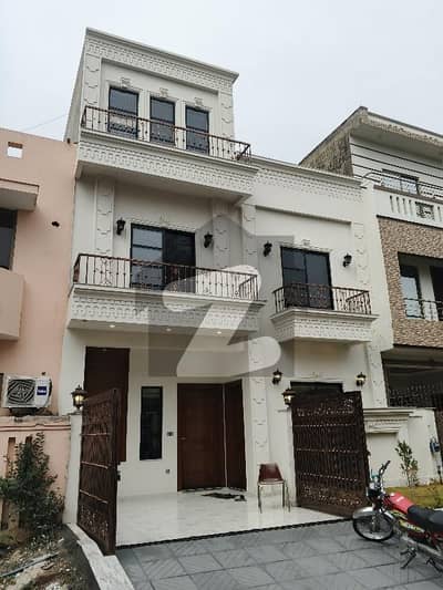 جی ۔ 13/1 جی ۔ 13,اسلام آباد میں 5 کمروں کا 4 مرلہ مکان 4.25 کروڑ میں برائے فروخت۔