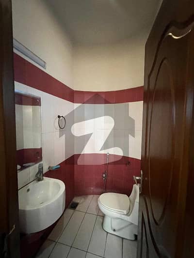 لیک سٹی میڈوز لاہور میں 2 کمروں کا 1 کنال زیریں پورشن 1.2 لاکھ میں کرایہ پر دستیاب ہے۔