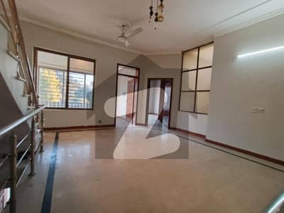 ای ۔ 11/4 ای ۔ 11,اسلام آباد میں 6 کمروں کا 10 مرلہ مکان 7.5 کروڑ میں برائے فروخت۔