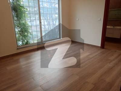 01 KANAL DESIGNER LUXURY UPPER PORTION AVAILABLE FOR RENT