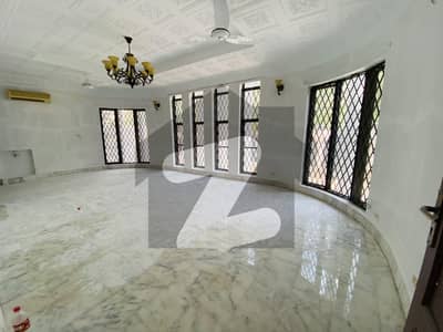 ایف ۔ 7/2 ایف ۔ 7,اسلام آباد میں 4 کمروں کا 2 کنال مکان 68.0 کروڑ میں برائے فروخت۔