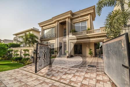 ڈی ایچ اے فیز 8 ڈیفنس (ڈی ایچ اے),لاہور میں 5 کمروں کا 1 کنال مکان 6.45 کروڑ میں برائے فروخت۔