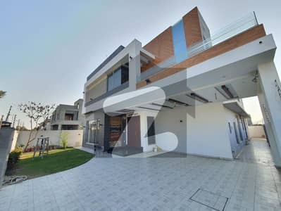 ڈی ایچ اے فیز 7 - بلاک کیو فیز 7,ڈیفنس (ڈی ایچ اے),لاہور میں 5 کمروں کا 1 کنال مکان 3.35 لاکھ میں کرایہ پر دستیاب ہے۔