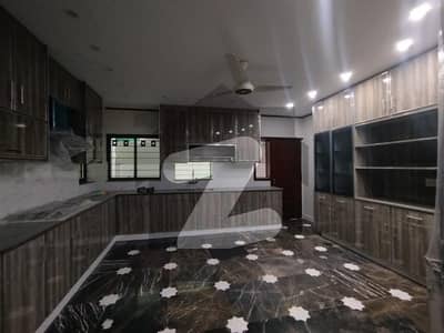 18 Marla Full House Available For Rent In Main Cantt.