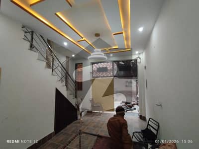 سمن آباد لاہور میں 5 کمروں کا 5 مرلہ مکان 3.25 کروڑ میں برائے فروخت۔