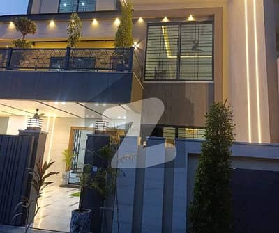 مارگلہ ویو ہاؤسنگ سوسائٹی ڈی ۔ 17,اسلام آباد میں 6 کمروں کا 14 مرلہ مکان 5.9 کروڑ میں برائے فروخت۔