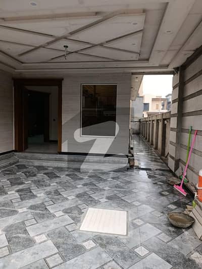 بحریہ ٹاؤن فیز 8 ۔ سیکٹر ایف - 1 بحریہ ٹاؤن فیز 8,بحریہ ٹاؤن راولپنڈی,راولپنڈی میں 4 کمروں کا 10 مرلہ مکان 5.0 کروڑ میں برائے فروخت۔ بحریہ ٹاؤن فیز 8 ۔ سیکٹر ایف - 1 بحریہ ٹاؤن فیز 8,بحریہ ٹاؤن راولپنڈی,راولپنڈی میں 4 کمروں کا 10 مرلہ مکان 5.0 کروڑ میں برائے فروخت۔