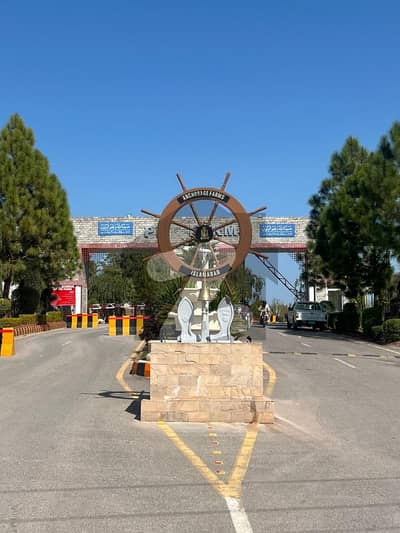 ناول فارمز ہاؤسنگ سکیم اسلام آباد میں 5 کنال رہائشی پلاٹ 6.4 کروڑ میں برائے فروخت۔