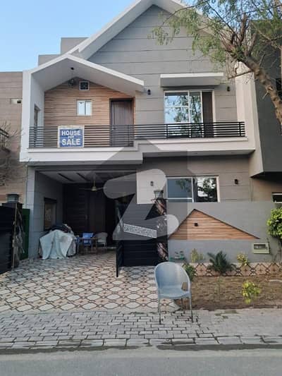 ڈریم گارڈنز فیز 1 ۔ بلاک سی ڈریم گارڈنز فیز 1,ڈریم گارڈنز,ڈیفینس روڈ,لاہور میں 4 کمروں کا 5 مرلہ مکان 2.25 کروڑ میں برائے فروخت۔