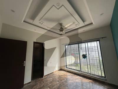 10 Marla House Available For Sale At Prime Location 10 Marla House Available For Sale At Prime Location