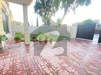 ایف ۔ 7 اسلام آباد میں 6 کمروں کا 1 کنال مکان 10.5 لاکھ میں کرایہ پر دستیاب ہے۔