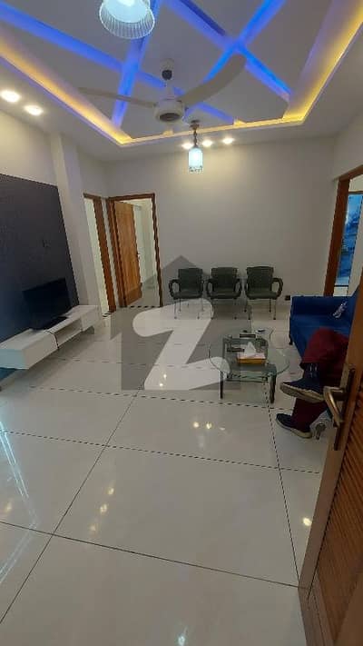 کلفٹن ۔ بلاک 5 کلفٹن,کراچی میں 3 کمروں کا 8 مرلہ فلیٹ 3.7 کروڑ میں برائے فروخت۔