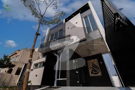 ڈی ایچ اے 9 ٹاؤن ڈیفنس (ڈی ایچ اے),لاہور میں 3 کمروں کا 5 مرلہ مکان 1.0 لاکھ میں کرایہ پر دستیاب ہے۔