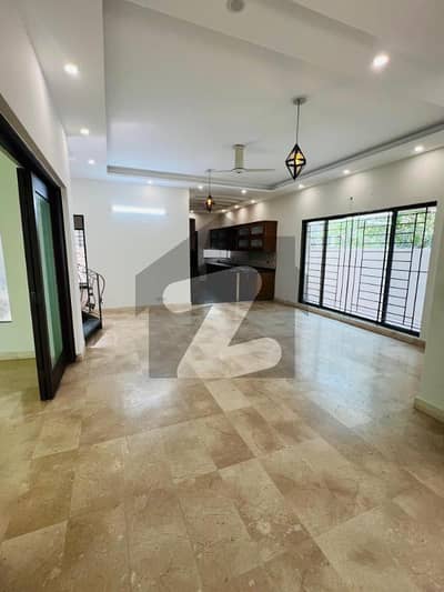 CAPITAL GROUP OFFER DEFENCE PHASE 5 TOP LOCATED LUXURY 10 MARLA HOUSE WITH SPECIOUS 4 BEDROOMS FOR SALE ALMOST FINAL 5,25,00,000 {ORIGINAL PICTURES}