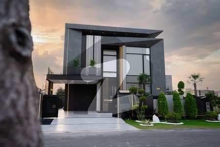 OWNER NEEDY 100% ORIGINAL ADD 1 KANAL SUPER STYLISH FULLY FURNISHED ULTRA MODERN BUNGALOW WITH HOME CINEMA FOR SALE NEAR TO MCDONALDS.