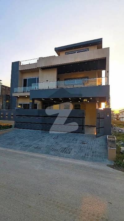 ایم پی سی ایچ ایس - بلاک بی ایم پی سی ایچ ایس ۔ ملٹی گارڈنز,بی ۔ 17,اسلام آباد میں 6 کمروں کا 14 مرلہ مکان 6.6 کروڑ میں برائے فروخت۔