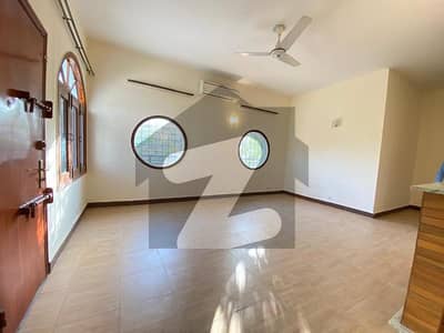 ای ۔ 7 اسلام آباد میں 5 کمروں کا 1 کنال مکان 11.0 لاکھ میں کرایہ پر دستیاب ہے۔