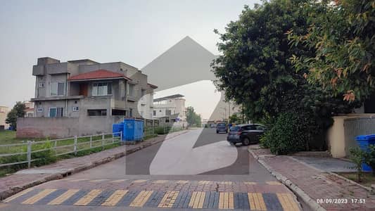 MAIN ROAD IDEAL FOR LIVING NEAR TO MAIN GATE Market Best Rate