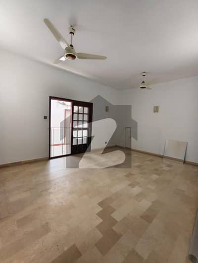 ڈی ایچ اے فیز 6 ڈی ایچ اے ڈیفینس,کراچی میں 3 کمروں کا 1 کنال بالائی پورشن 2.85 لاکھ میں کرایہ پر دستیاب ہے۔