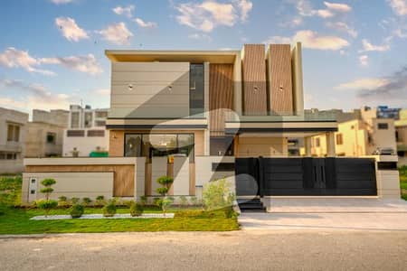 ڈی ایچ اے فیز 4 ڈیفنس (ڈی ایچ اے),لاہور میں 5 کمروں کا 1 کنال مکان 7.5 کروڑ میں برائے فروخت۔