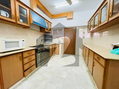 ای ۔ 7 اسلام آباد میں 4 کمروں کا 18 مرلہ مکان 5.3 لاکھ میں کرایہ پر دستیاب ہے۔