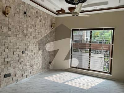 5 MARLA DESIGNER HOUSE FOR SALE | PRIME LOCATION| INVESTOR PRICE | OWNER NEEDY