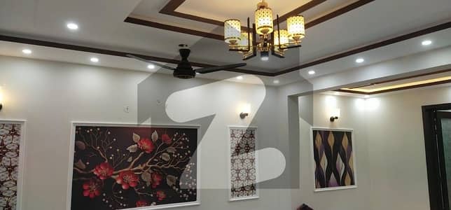 OWNER BUILT LUXURY HOUSE WITH BEAUTIFUL STRUCTURE AVAILABLE FOR SALE IN LDA AVENUE BLOCK C LAHORE