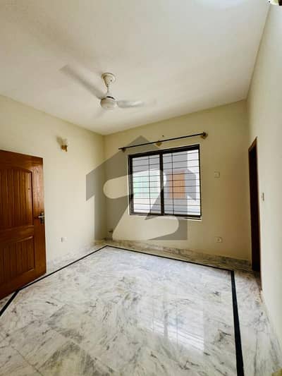 ڈی ۔ 12/4 ڈی ۔ 12,اسلام آباد میں 2 کمروں کا 4 مرلہ بالائی پورشن 65.0 ہزار میں کرایہ پر دستیاب ہے۔