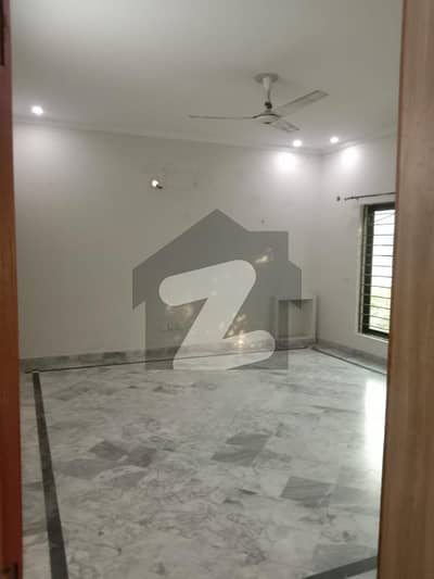 ازمیر ٹاؤن لاہور میں 3 کمروں کا 1 کنال بالائی پورشن 85.0 ہزار میں کرایہ پر دستیاب ہے۔