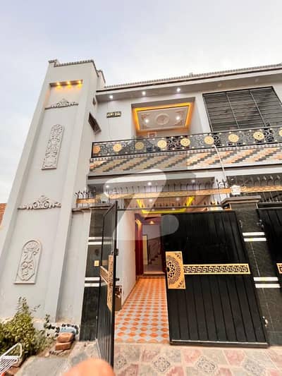 شالیمار کالونی ملتان میں 3 کمروں کا 3 مرلہ مکان 90.0 لاکھ میں برائے فروخت۔