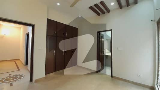 ڈی ایچ اے فیز 5 ڈیفنس (ڈی ایچ اے),لاہور میں 5 کمروں کا 10 مرلہ مکان 6.15 کروڑ میں برائے فروخت۔