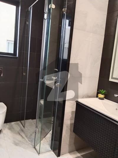 ڈی ایچ اے فیز 5 ڈیفنس (ڈی ایچ اے),لاہور میں 4 کمروں کا 10 مرلہ مکان 8.0 کروڑ میں برائے فروخت۔