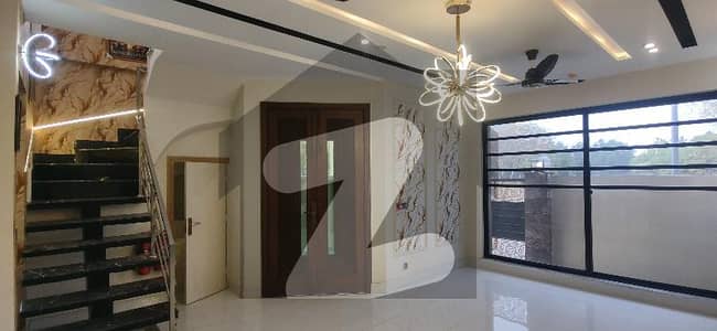 5 MARLA DESIGNER HOUSE FOR SALE | PRIME LOCATION | NEAR TO PARK & MAIN ROAD | PRIME LOCATION