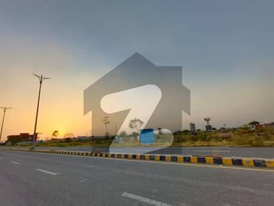 ڈی ایچ اے فیز 7 - بلاک کیو فیز 7,ڈیفنس (ڈی ایچ اے),لاہور میں 1 کنال رہائشی پلاٹ 4.2 کروڑ میں برائے فروخت۔