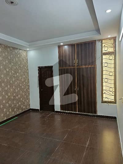 FOR RENT UPPER PORTION 10 MARLA TILE WOOD WORK FLOOR BEAUTIFUL PORTION TOP LOCATION MAIN COLLEGE ROAD NEAR GONDAL CHOWK TOWNSHIP LAHORE