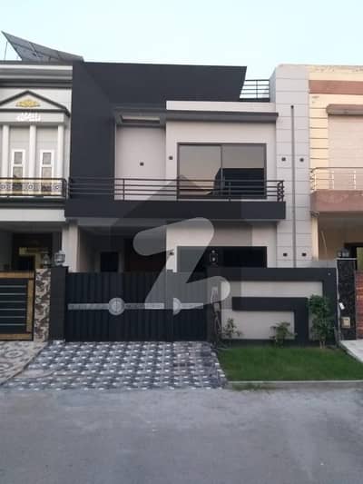 سٹی ہاؤسنگ سوسائٹی - بلاک بی سٹی ہاؤسنگ سوسائٹی,سیالکوٹ میں 3 کمروں کا 5 مرلہ مکان 50.0 ہزار میں کرایہ پر دستیاب ہے۔ سٹی ہاؤسنگ سوسائٹی - بلاک بی سٹی ہاؤسنگ سوسائٹی,سیالکوٹ میں 3 کمروں کا 5 مرلہ مکان 50.0 ہزار میں کرایہ پر دستیاب ہے۔