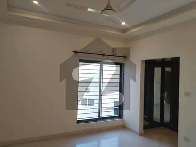 بحریہ ٹاؤن فیز 8 ۔ علی بلاک بحریہ ٹاؤن فیز 8 ۔ سفاری ویلی,بحریہ ٹاؤن فیز 8,بحریہ ٹاؤن راولپنڈی,راولپنڈی میں 3 کمروں کا 5 مرلہ مکان 1.75 کروڑ میں برائے فروخت۔