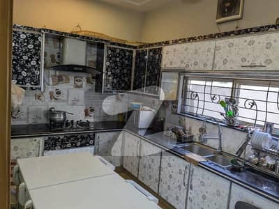 ملٹری اکاؤنٹس ہاؤسنگ سوسائٹی لاہور میں 5 کمروں کا 8 مرلہ مکان 1.3 لاکھ میں کرایہ پر دستیاب ہے۔