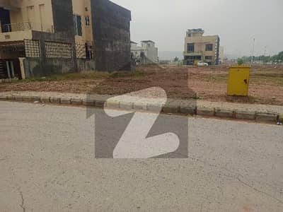 بحریہ ٹاؤن فیز 8 ۔ بلاک ایل بحریہ ٹاؤن فیز 8,بحریہ ٹاؤن راولپنڈی,راولپنڈی میں 8 مرلہ رہائشی پلاٹ 69.5 لاکھ میں برائے فروخت۔