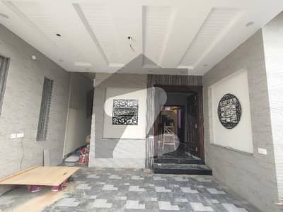 صدر کینٹ,لاہور میں 5 کمروں کا 12 مرلہ مکان 5.5 کروڑ میں برائے فروخت۔