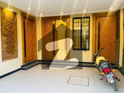 بحریہ ٹاؤن فیز 8 ۔ ابو بکر بلاک بحریہ ٹاؤن فیز 8 ۔ سفاری ویلی,بحریہ ٹاؤن فیز 8,بحریہ ٹاؤن راولپنڈی,راولپنڈی میں 5 کمروں کا 7 مرلہ مکان 3.2 کروڑ میں برائے فروخت۔