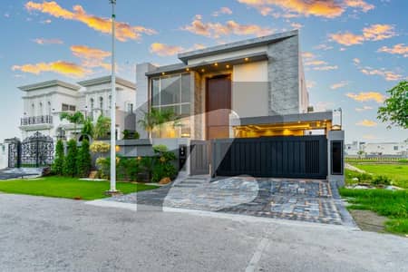 ڈی ایچ اے فیز 7 - بلاک ایس فیز 7,ڈیفنس (ڈی ایچ اے),لاہور میں 5 کمروں کا 1 کنال مکان 7.11 کروڑ میں برائے فروخت۔