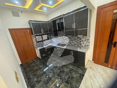 ایگریکس ٹاؤن لاہور میں 6 کمروں کا 1 کنال مکان 2.0 لاکھ میں کرایہ پر دستیاب ہے۔