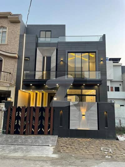 رائل آرچرڈ ملتان پبلک سکول روڈ,ملتان میں 3 کمروں کا 5 مرلہ مکان 1.9 کروڑ میں برائے فروخت۔